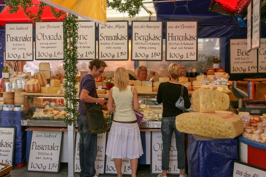 Munich: Old Town & Viktualienmarkt City Walk in German - The guide makes the difference