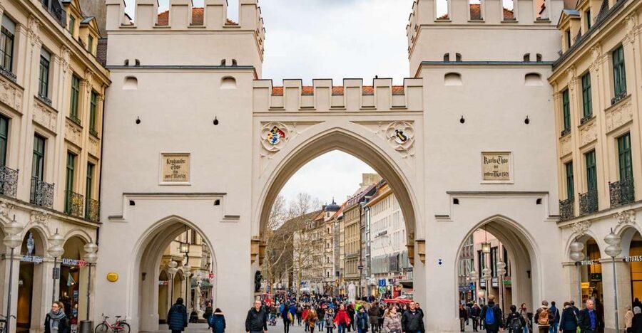 Munich: Old Town Walking Tour in Spanish - Frauenkirche and Munich’s familiar skyline