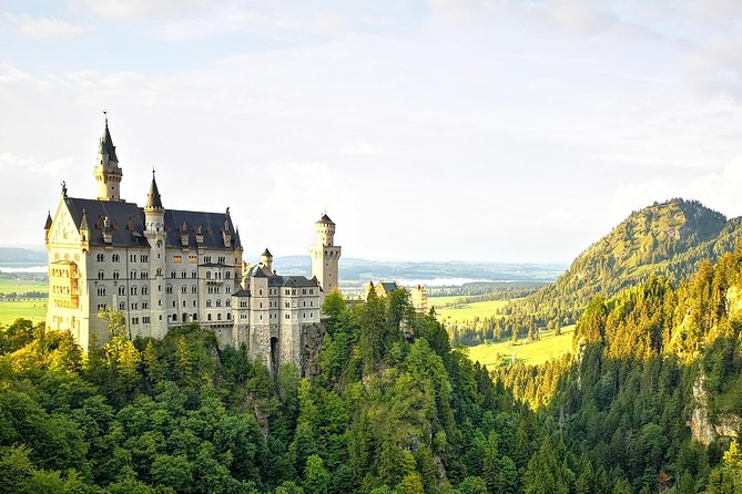 Munich private Car & Walking Tour incl. BMW World & River Surfers - Lunch beside an Austrian alpine lake