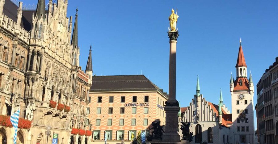 Munich: Private Half-Day Guided Walking Tour - Viktualienmarkt and everyday Munich
