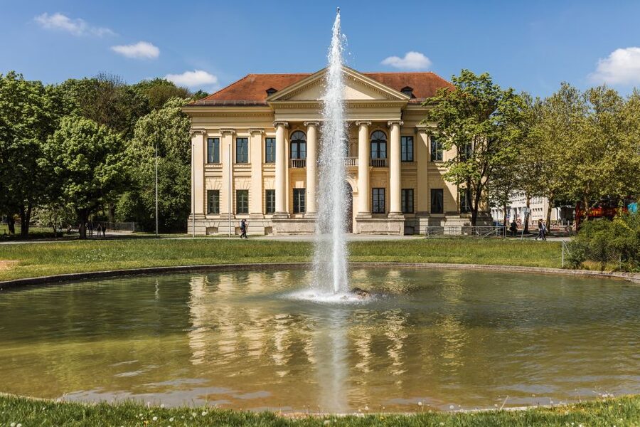 Munich: Private Personalized Walking Tour with a Local Host - What the $121 price really buys