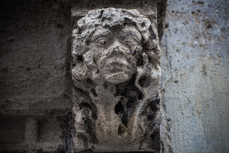 Munich: Raven Black Witches and Executioners Walking Tour - A German tour with some language flexibility