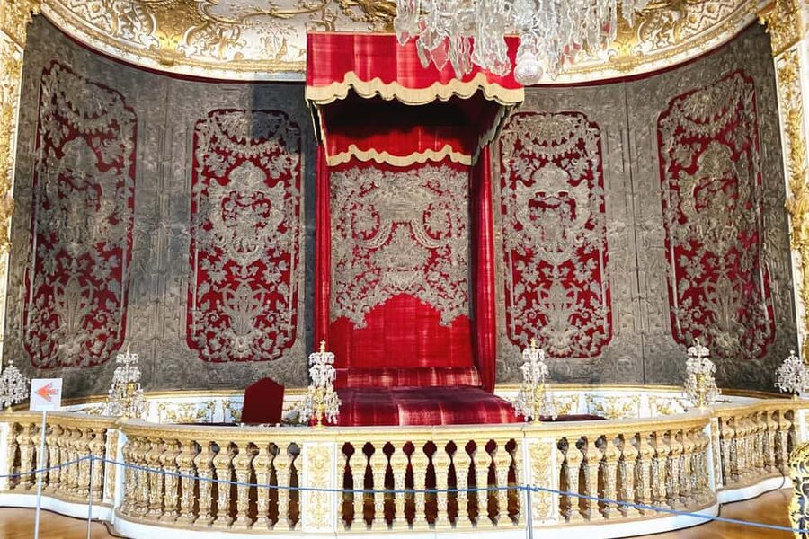 Munich: Residenz Museum Tickets and 2,5-hour Guided Tour - Chapels, royal apartments, and private court life