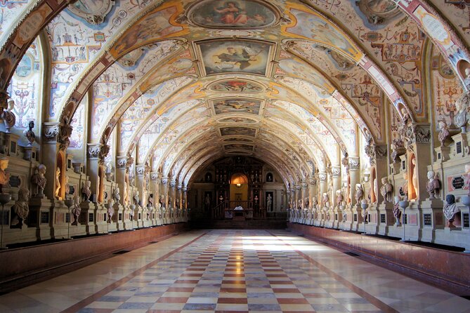 Munich: Residenz Palace, Museum and Treasury Private Tour - What a private guide adds