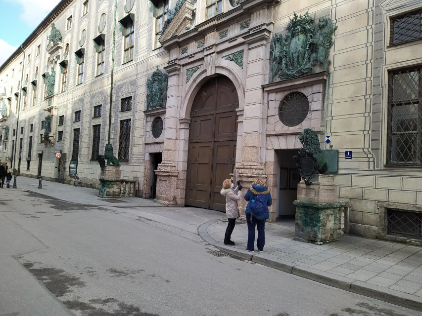 Munich Residenz: Private Tour with artists and historians - Oktoberfest and traditions linked to the residence