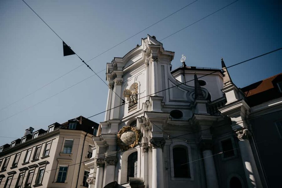 Munich's 500 Years of Architecture Guided Tour - Baroque drama and royal Munich