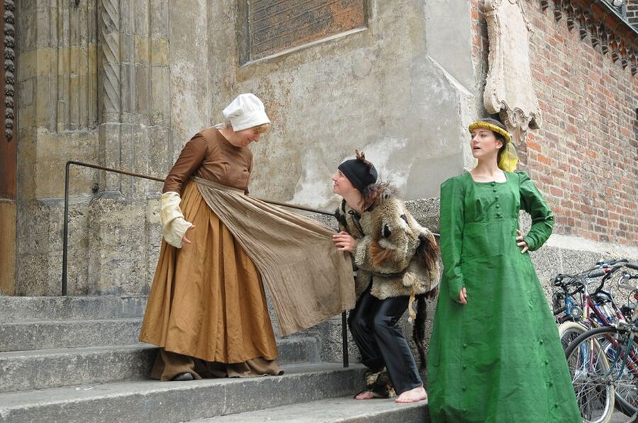Munich: Scary Tour with actors in GERMAN - What the 90-minute format does well