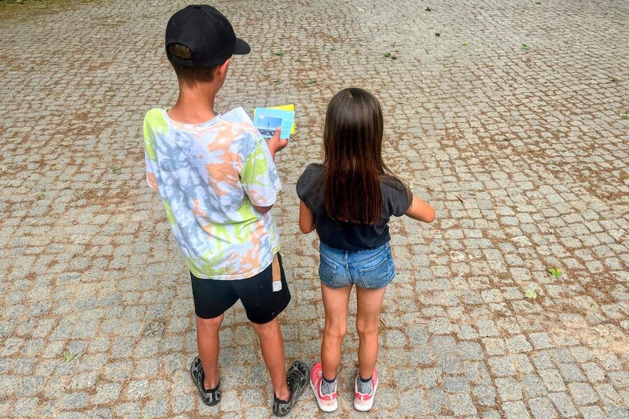 Munich: Self-guided sightseeing scavenger hunt for families - Eight envelopes, eight small missions