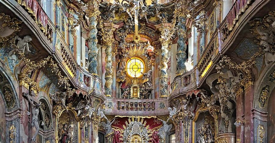 Munich: Spanish Guitar & Bach Toccata at Asamkirche - Who should book this concert?