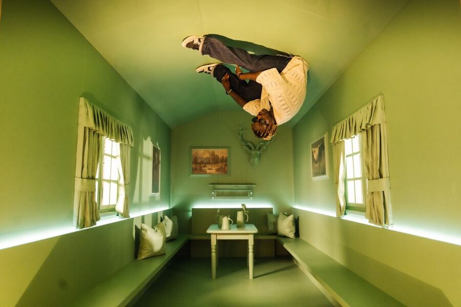 Munich: Studio of Wonders Entry Ticket - Optical illusions and the upside down table