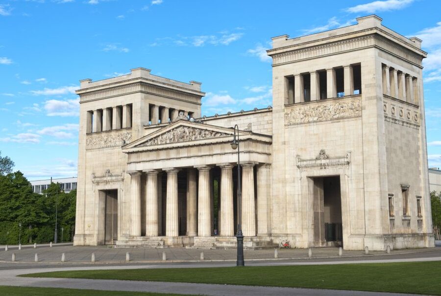 Munich: Third Reich and World War II Private Guided Tour - Hofbräuhaus and the birth of the Nazi movement
