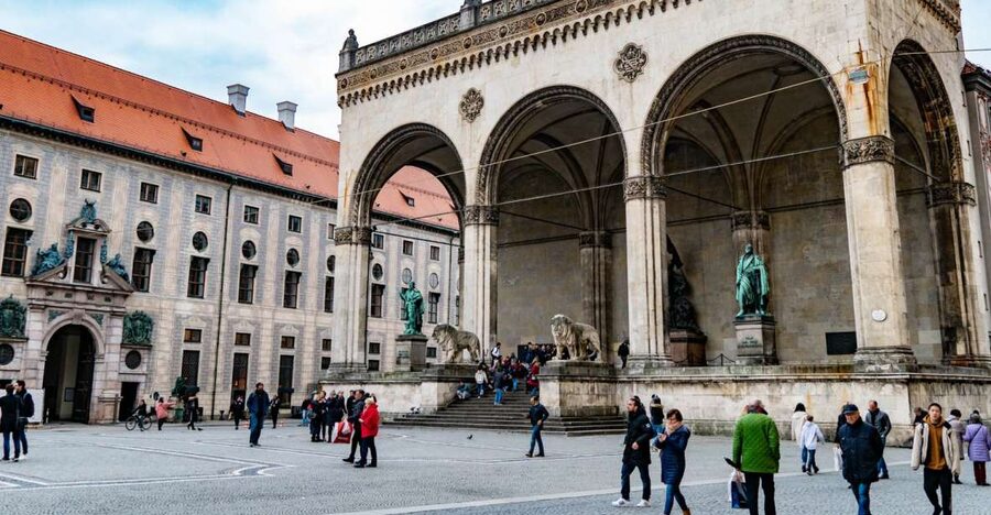 Munich: Third Reich Guided City Walking Tour - Starting at Marienplatz