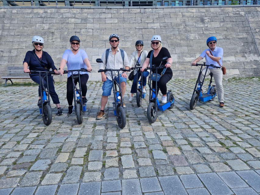 Munich: Top Sights Guided E-Scooter Tour - The English Garden and Chinesischer Turm
