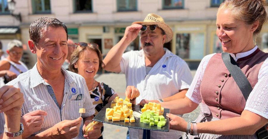 Munich: Viktualienmarkt Food Tasting Tour in German - Key points to know before you book