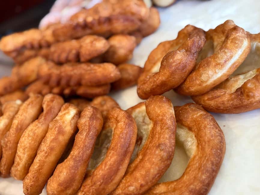 Munich: Viktualienmarkt Food Tasting Tour in German - The opening drink sets the season