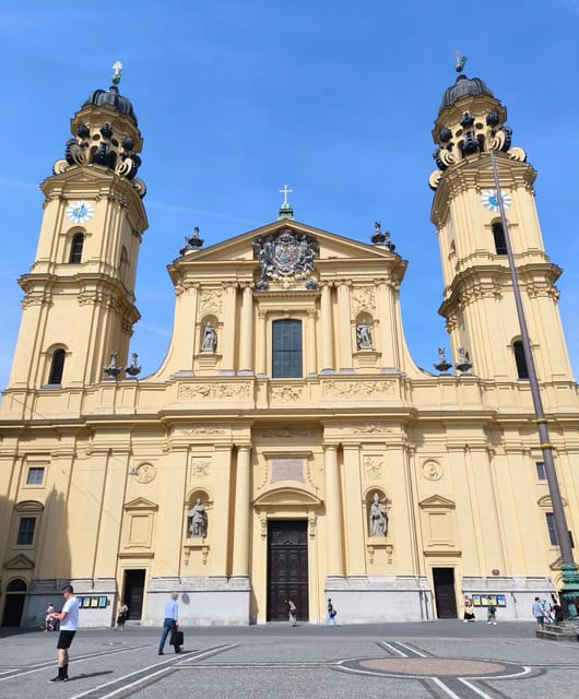 Munich: Walking tour of the old town with all your senses - White gold and the traditions behind the city