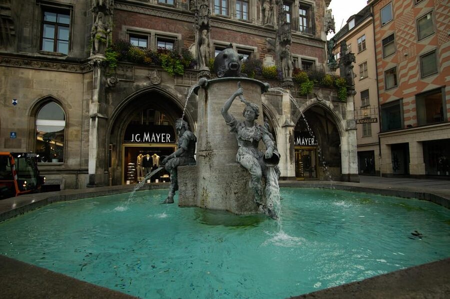 Munich: Walking tour of the old town with all your senses - Should you book this old-town experience?
