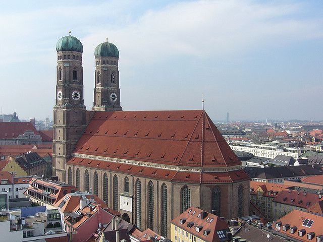 Munich: Walking Tour Old Town and Viktualienmarkt - St. Peter’s Church and Munich’s oldest parish tradition