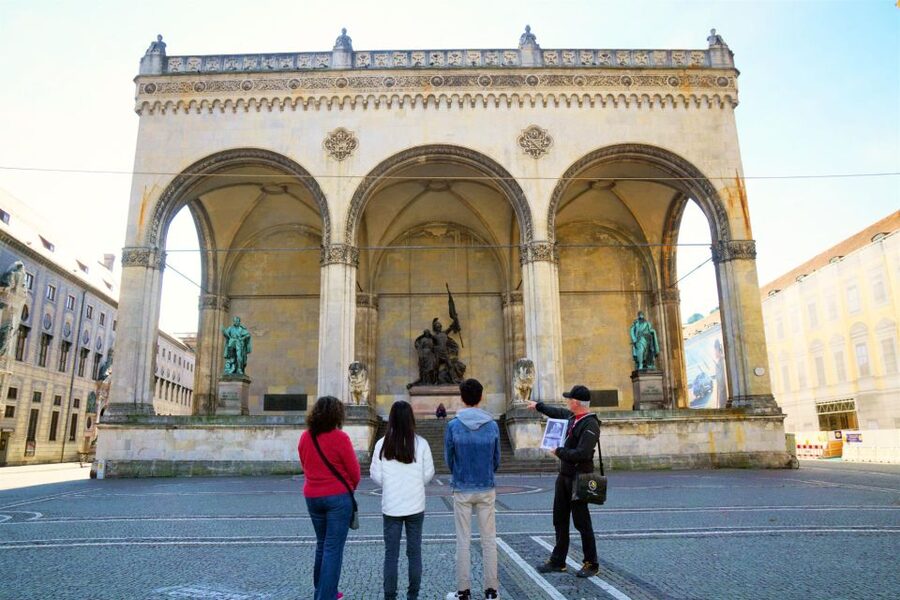 National Socialism WWII with licensed guide - private tour - Starting at Feldherrnhalle and Odeonsplatz
