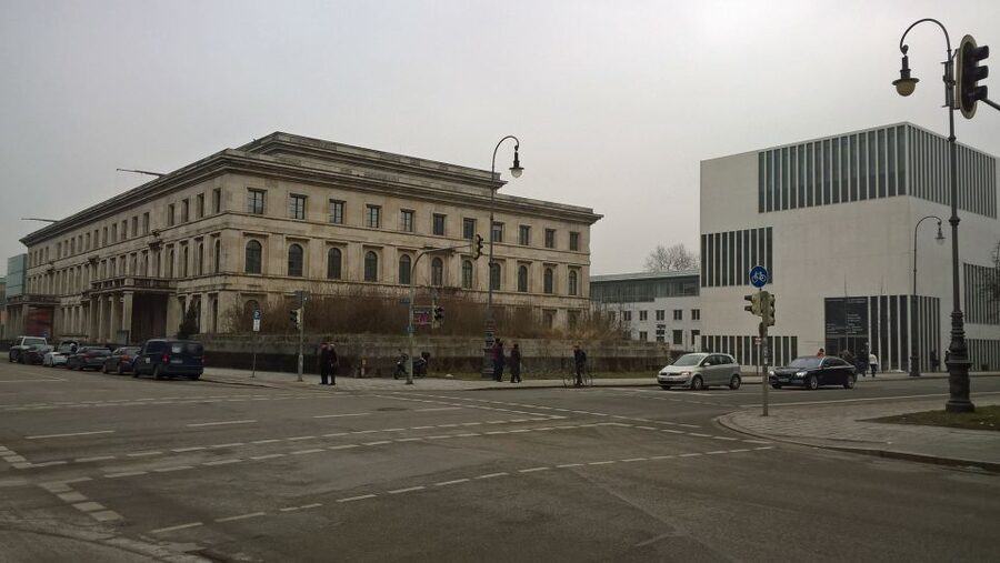 National Socialism WWII with licensed guide - private tour - Resistance in the Court Garden and at LMU
