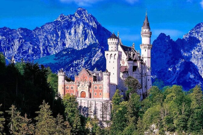 Neuschwanstein and Hohenschwangau Exclusive Skip-the-Crowds Tour - Reaching Hohenschwangau with a clear plan
