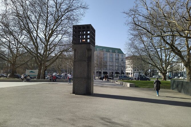 Paul's Welcome Walking Tour in Old Town Munich - Frauenkirche brings a famous legend