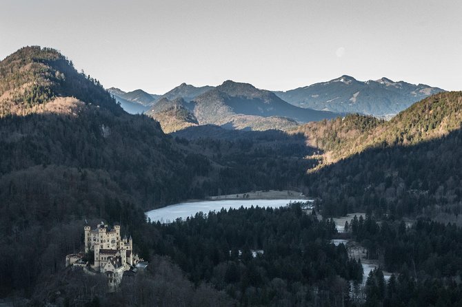 Private Castle Tour from Munich: Neuschwanstein, Hohenschwangau, and Linderhof - What the private car adds