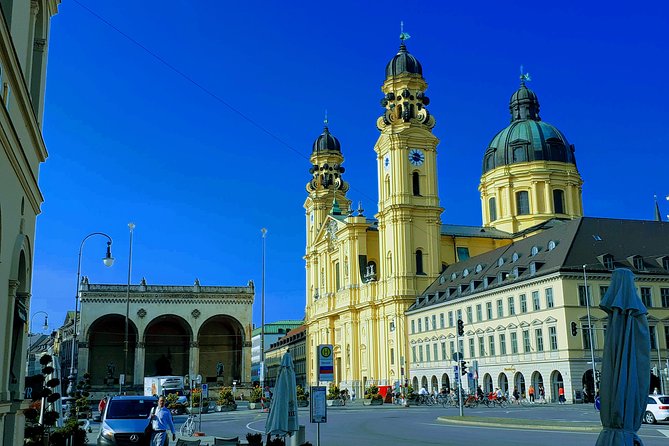 Private Munich ALL-IN-ONE Tour: City - Lake District - Conc. Camp - Marienplatz and the old city on foot