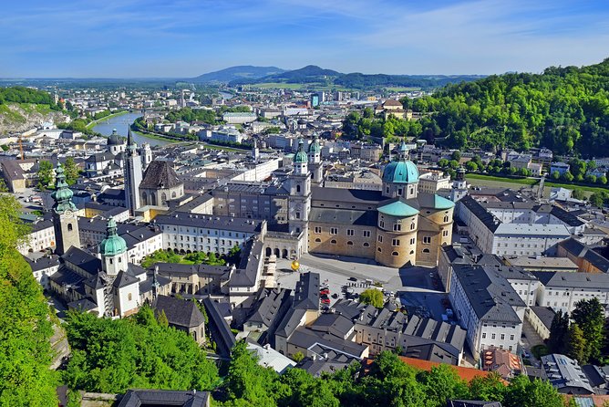 Private Tour to Hallstatt and Salzburg with Austrian Lunch - Salzburg’s Altstadt in a focused two-hour walk