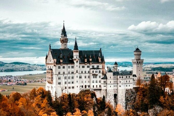 Private Tour to Neuschwanstein Castle & Linderhof from Munich - Oberammergau and the painted houses