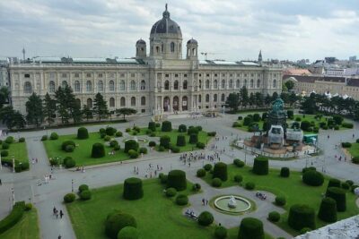 Private Transfer from Munich to Vienna with 2 hours for sightseeing