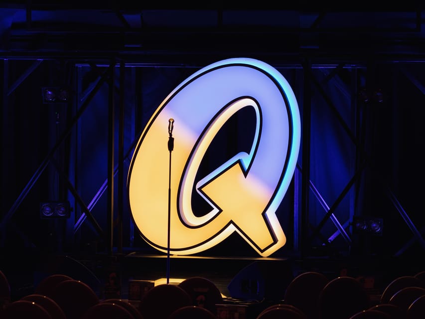 Quatsch Comedy Club München: Die Live Show - A close-up club setting, not a sightseeing tour