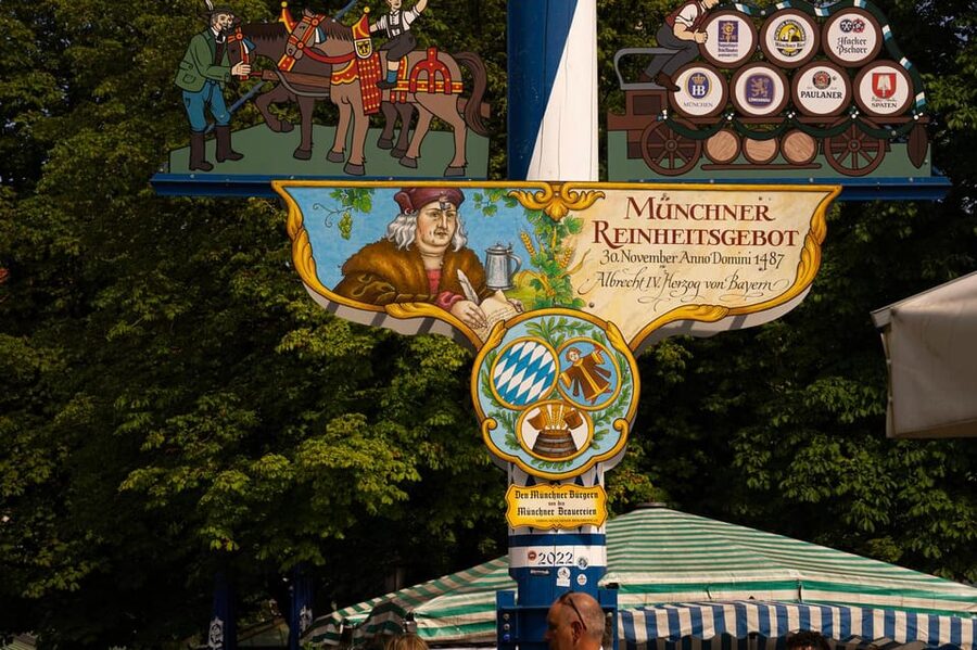 Short & sweet: Tasting the Viktualienmarkt - Starting under the Glockenspiel at Marienplatz