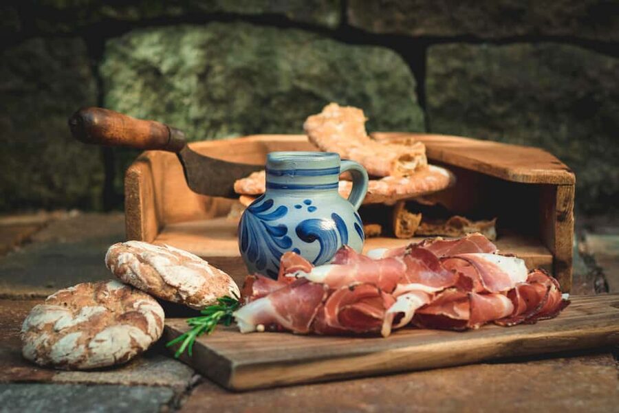 South Tyrolean specialties and wine tasting - Why the Marende matters
