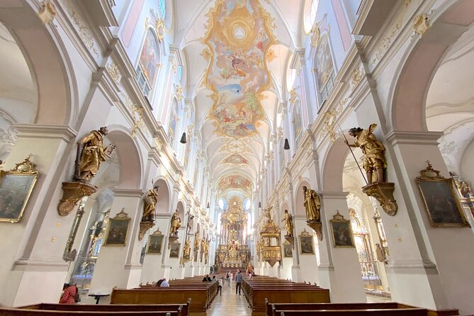 Ten Munich Old town Sights in a Private Express Walking Tour - Munich in 90 minutes, with a story at every turn