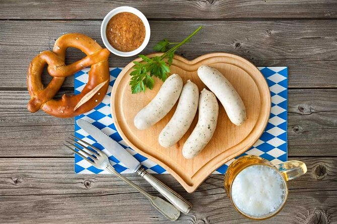 The Perfect Start: Munich PRIVATE Tour with Bavarian Breakfast - Marienplatz and the famous 11 a.m. show