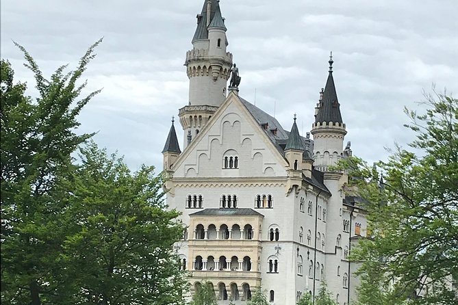 VIP Day Trip Neuschwanstein and Linderhof Castle from Munich - What makes the VIP coach worth the extra cost